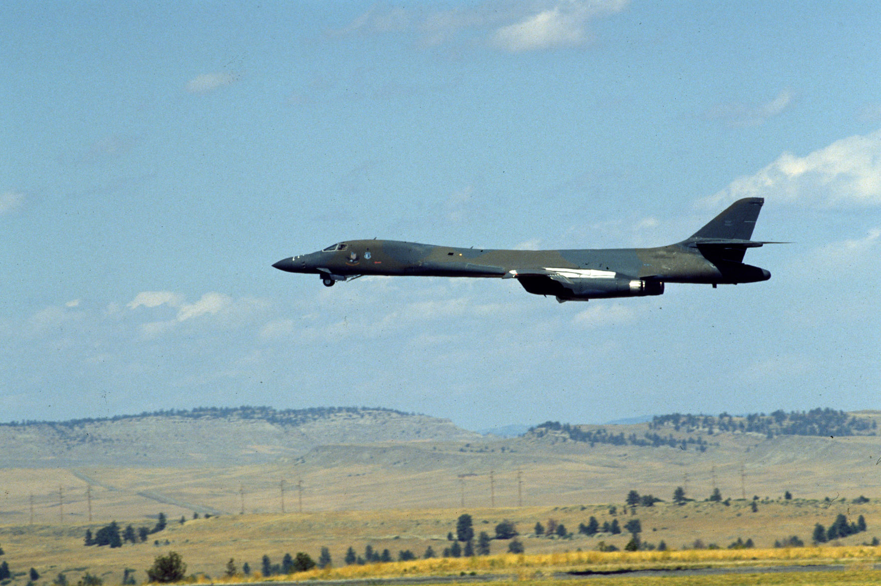 B-1 bomber, 1990